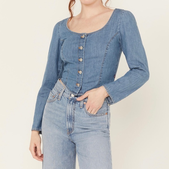 NWT Levi’s Button Up Denim Shirt - Picture 1 of 4